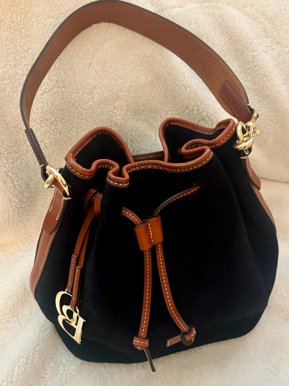 Dooney & Bourke Black Suede Drawstring Bucket Shoulder Bag🖤 - Picture 4 of 12